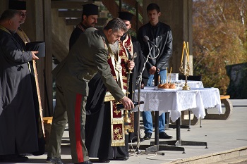 Курсанти от НВУ участваха в ритуала по отдаване на почит към паметта на офицерите и войниците