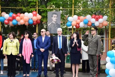 Бригаден генерал Иван Маламов беше гост на празника в СУ „Георги Измирлиев“