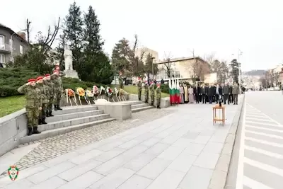 С военен ритуал Велико Търново почете паметта на Васил Левски