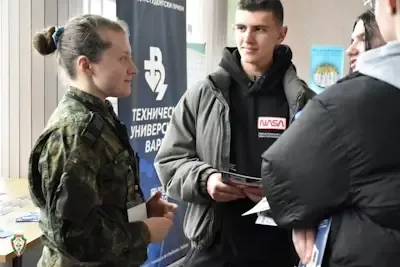 Курсанти от НВУ участваха в университетското изложение „Избирам България“ в Шумен