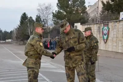 Военнослужещи бяха повишени във военно звание и получиха награди