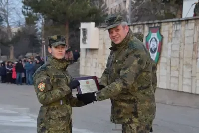 Военнослужещи бяха повишени във военно звание и получиха награди