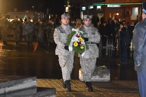 Военен ритуал по полагане на венци на Паметника на загиналите във войните в гр. Шумен