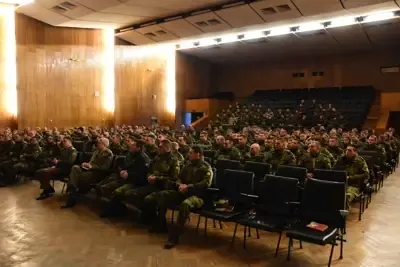 Търновският театър гостува в НВУ със спектакъла „Духът на поета“