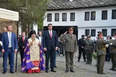 Курсанти от НВУ участваха в тържествата в Дряново - за заглавие