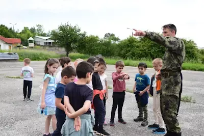 Деца от детска градина „Соня“ бяха гости в НВУ „Васил Левски“