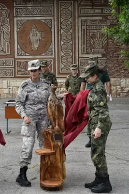 Полк. доц. д-р Дилян Димитров получи награден знак с логото на НВУ