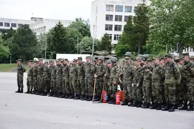 Служители на пожарната проведоха показно занятие в НВУ