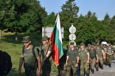 Курсантите-випускници вървяха по стъпките на четата на Хаджи Димитър и Стефан Караджа