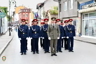 НВУ „Курсанти и офицери от НВУ участваха в шествието за 24 май