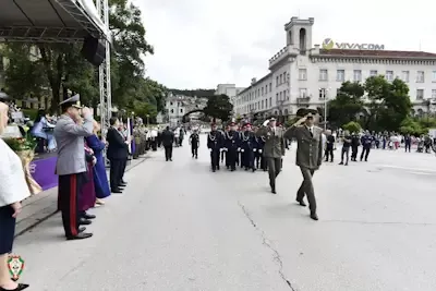 Курсанти и офицери от НВУ участваха в шествието за 24 май