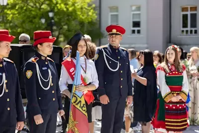 Участие на курсанти от НВУ в празничното шествие в град Разлог