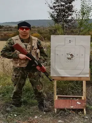 Наследник на участници във войните и фен на метъла е първият носител на наградата в чест на 24 май майор д-р Стефан Петков