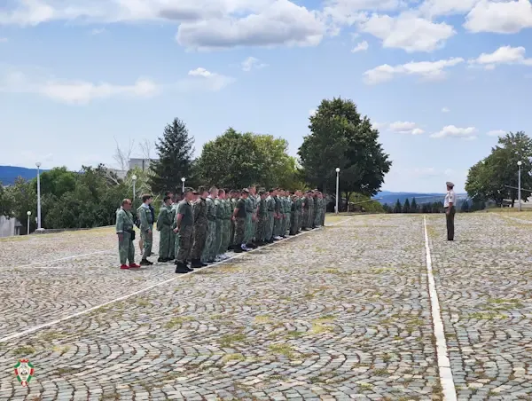 350 ученици и учители от 35 училища в страната преминаха начално военно обучение в НВУ