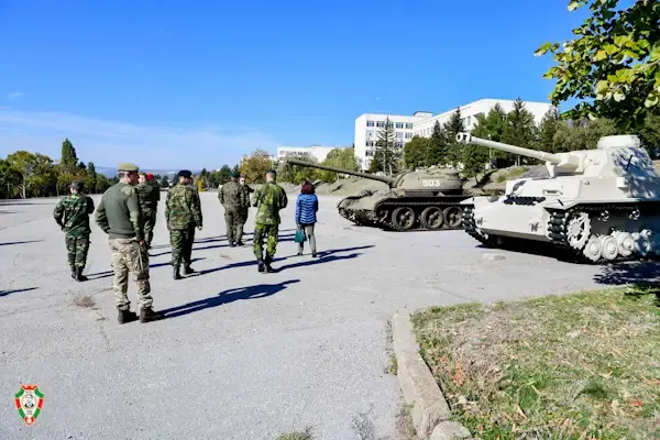 Военни аташета от повече от 10 държави, акредитирани в България, пристигнаха в Националния военен университет „Васил Левски“ 